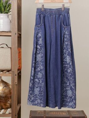E70. SIDE FLORAL WIDE-LEG JEANS PANTS
